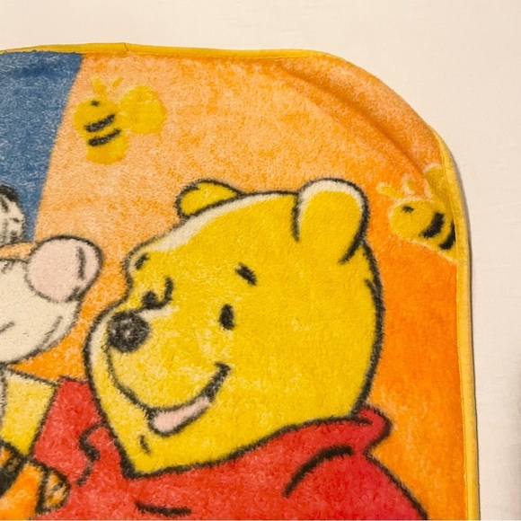 Winnie the Pooh and Tigger Blanket 58” x 43” - Picture 14 of 16